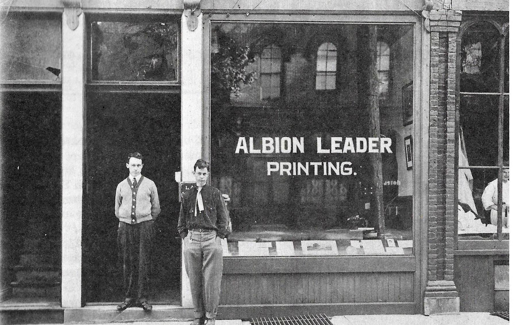 THE ALBION LEADER